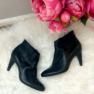 Like new Ecco black leather ankle booties